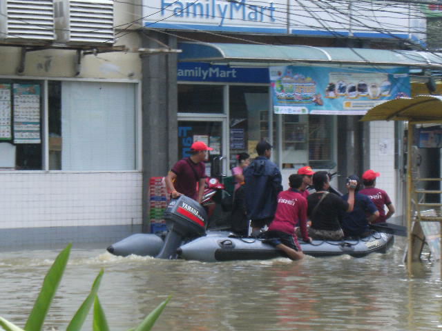 בית-חב"ד בקוסמי הוצף; מנות מזון נשלחו ללכודים