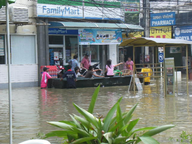 בית-חב"ד בקוסמי הוצף; מנות מזון נשלחו ללכודים