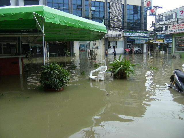 בית-חב"ד בקוסמי הוצף; מנות מזון נשלחו ללכודים