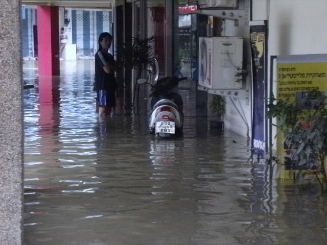 בית-חב"ד בקוסמי הוצף; מנות מזון נשלחו ללכודים