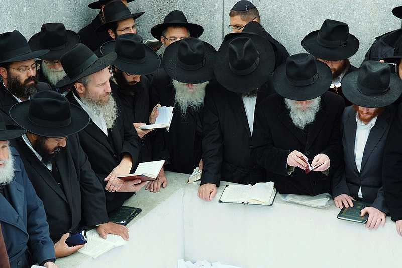אירוע עוצמתי בציון הרבי: אלפי שלוחיו נשאו תפילה