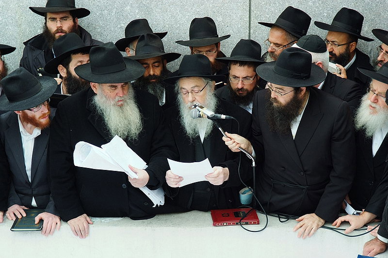 אירוע עוצמתי בציון הרבי: אלפי שלוחיו נשאו תפילה