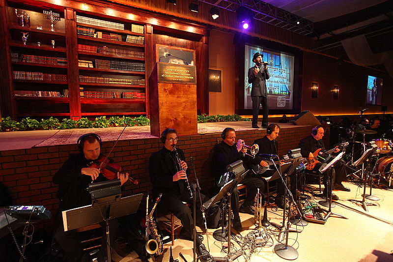 הגביר שתומך בחב"ד גילה: "מדוע אני תורם מיליונים?"