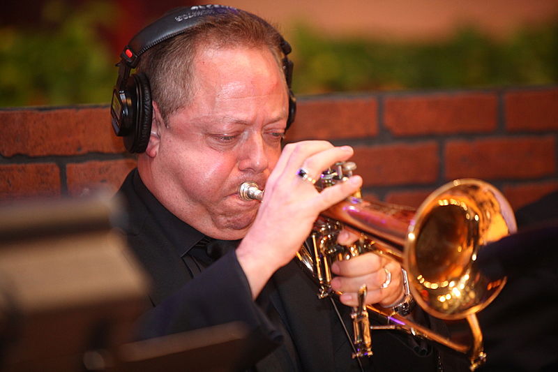 הגביר שתומך בחב"ד גילה: "מדוע אני תורם מיליונים?"