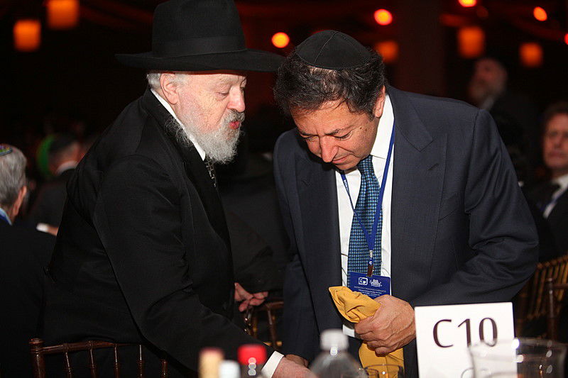 הגביר שתומך בחב"ד גילה: "מדוע אני תורם מיליונים?"