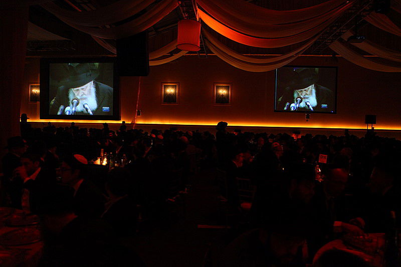 הגביר שתומך בחב"ד גילה: "מדוע אני תורם מיליונים?"