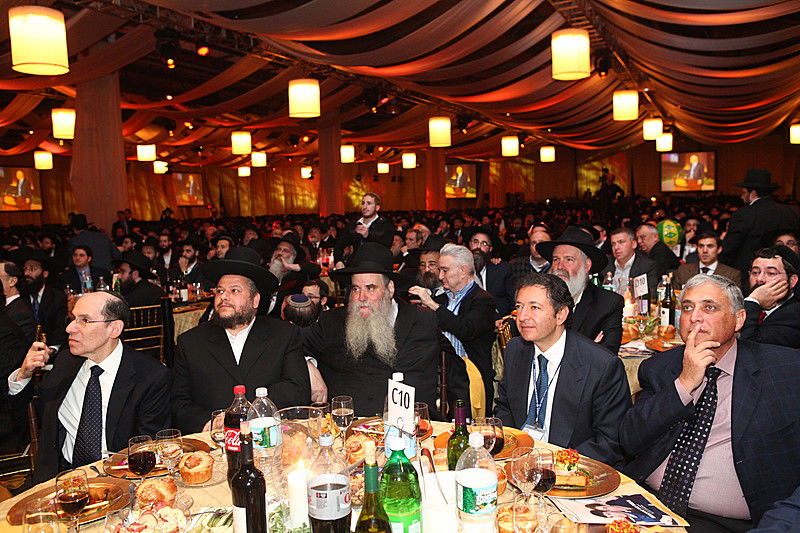 הגביר שתומך בחב"ד גילה: "מדוע אני תורם מיליונים?"