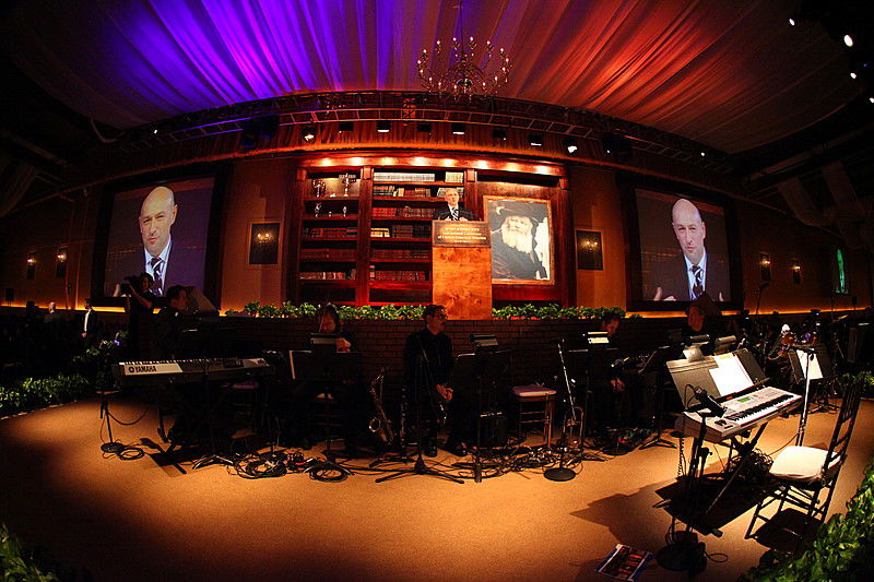 הגביר שתומך בחב"ד גילה: "מדוע אני תורם מיליונים?"