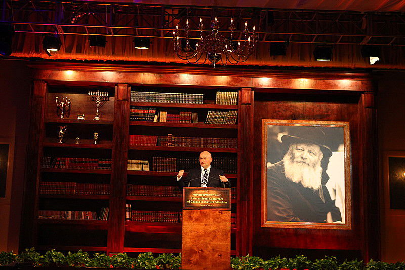 הגביר שתומך בחב"ד גילה: "מדוע אני תורם מיליונים?"