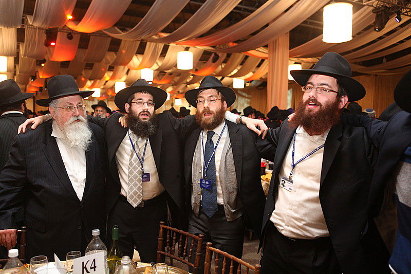 הגביר שתומך בחב"ד גילה: "מדוע אני תורם מיליונים?"