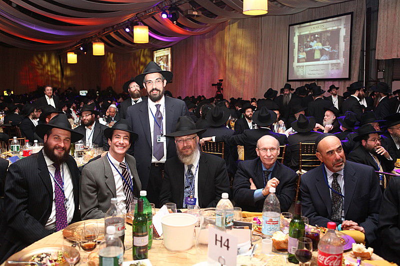 הגביר שתומך בחב"ד גילה: "מדוע אני תורם מיליונים?"