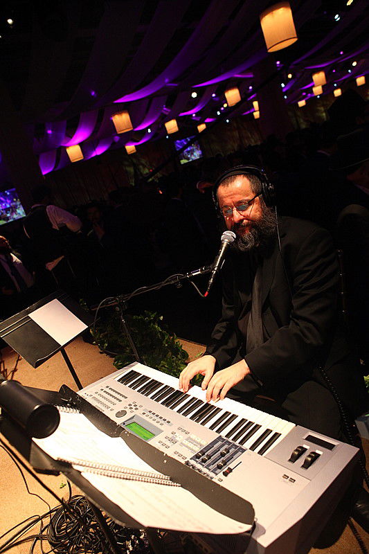 הגביר שתומך בחב"ד גילה: "מדוע אני תורם מיליונים?"