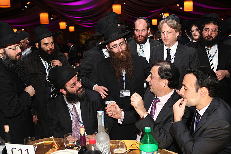 הגביר שתומך בחב"ד גילה: "מדוע אני תורם מיליונים?"