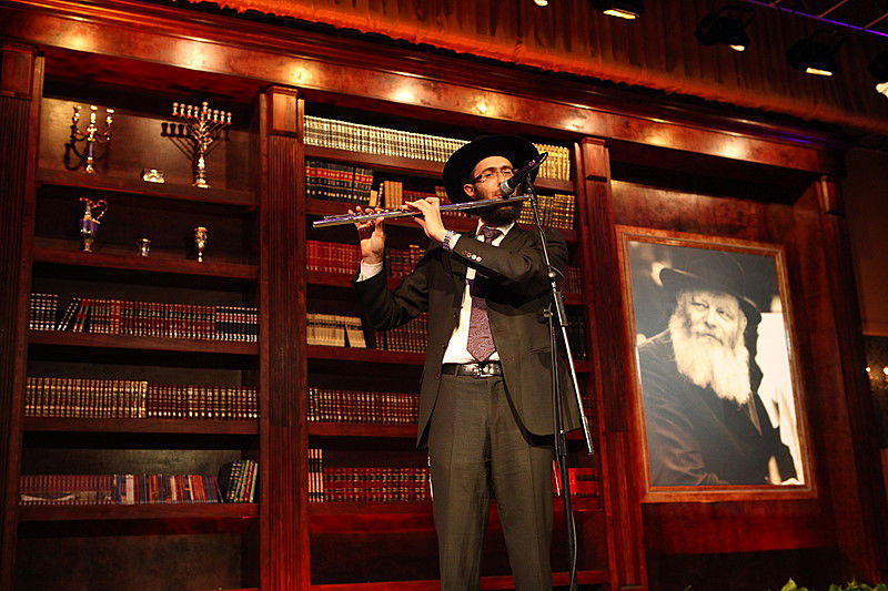 הגביר שתומך בחב"ד גילה: "מדוע אני תורם מיליונים?"