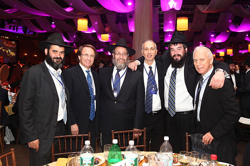 הגביר שתומך בחב"ד גילה: "מדוע אני תורם מיליונים?"