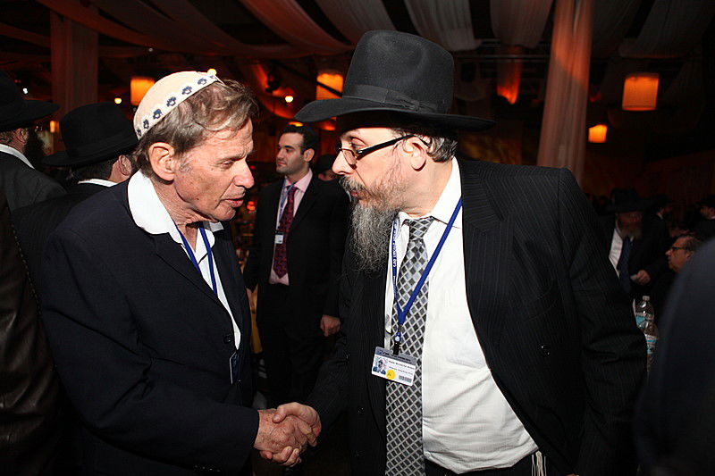 הגביר שתומך בחב"ד גילה: "מדוע אני תורם מיליונים?"