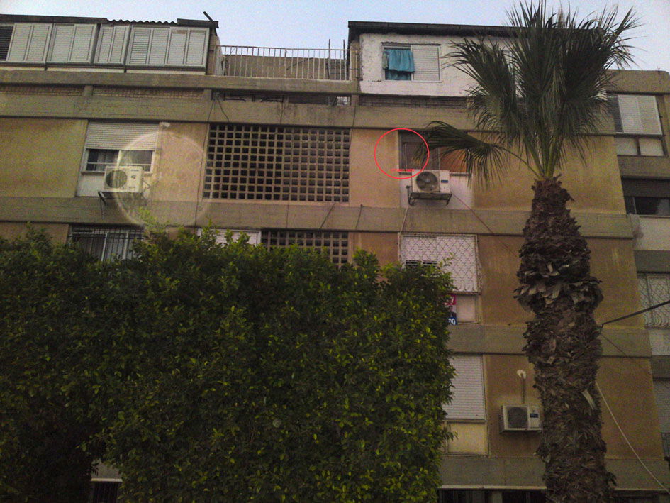 טרגדיה בדרום: האב נפל אל מותו, אשתו וילדיו עלולים להיזרק מהדירה