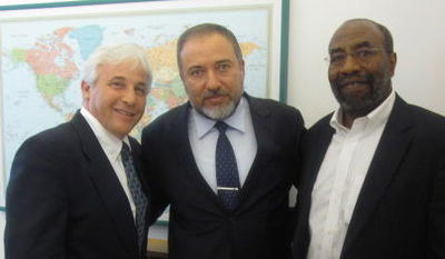 ביקור השגריר נמשך: מנהרות הכותל וחברון