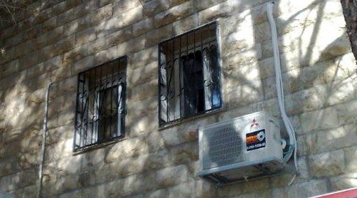 התקין מזגן בי-ם וצנח מקומה שלישית