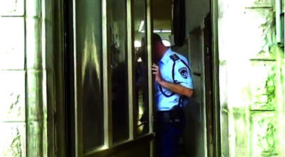 שוטר נכנס לכולל, היום