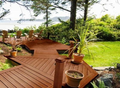 רוכשים דק עץ לגינה? המדריך הזה בשבילכם