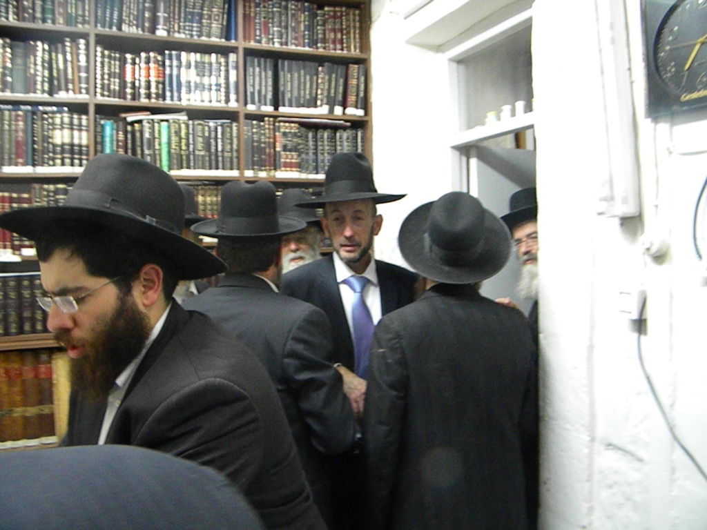 "משאל העם" עבר; הח"כים בבית הגרי"ש אלישיב