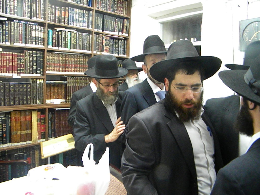 "משאל העם" עבר; הח"כים בבית הגרי"ש אלישיב