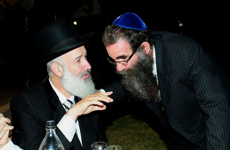 השגרירה הציעה: "תחגגו אצלי בבית"