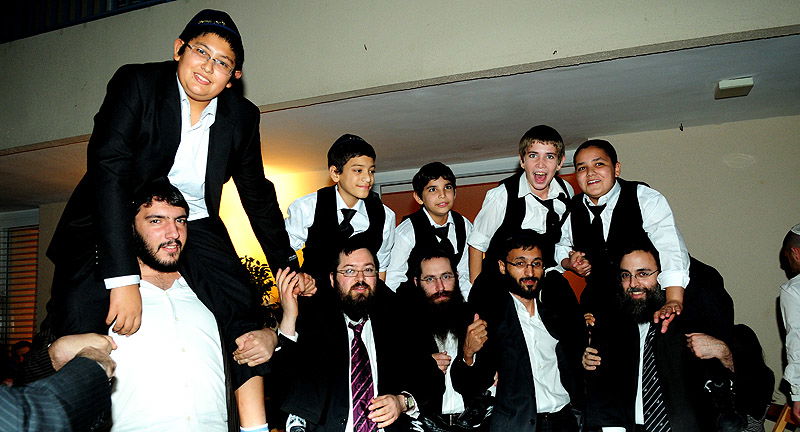 השגרירה הציעה: "תחגגו אצלי בבית"