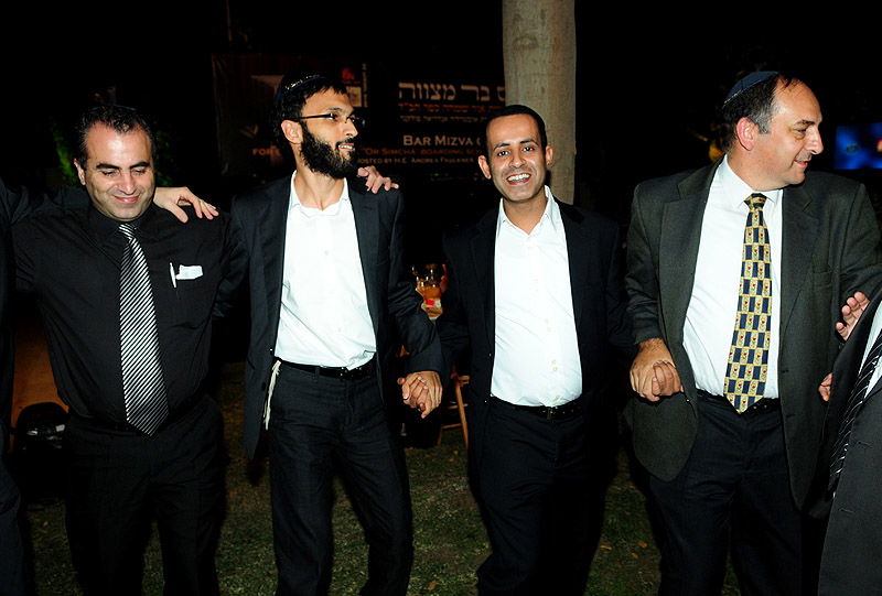 השגרירה הציעה: "תחגגו אצלי בבית"