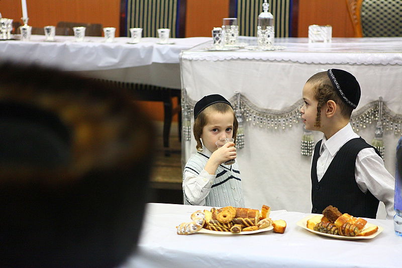 שׂוֹשׂ תָּשִׂישׂ: חתונת נכד כ"ק האדמו"ר מנדבורנא