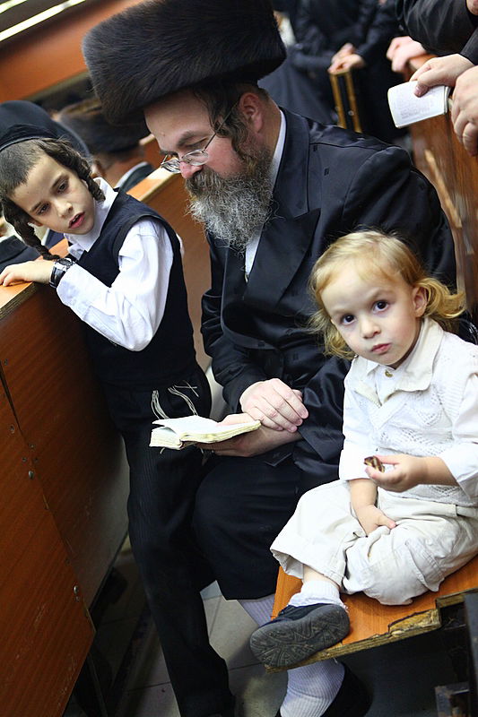 שׂוֹשׂ תָּשִׂישׂ: חתונת נכד כ"ק האדמו"ר מנדבורנא