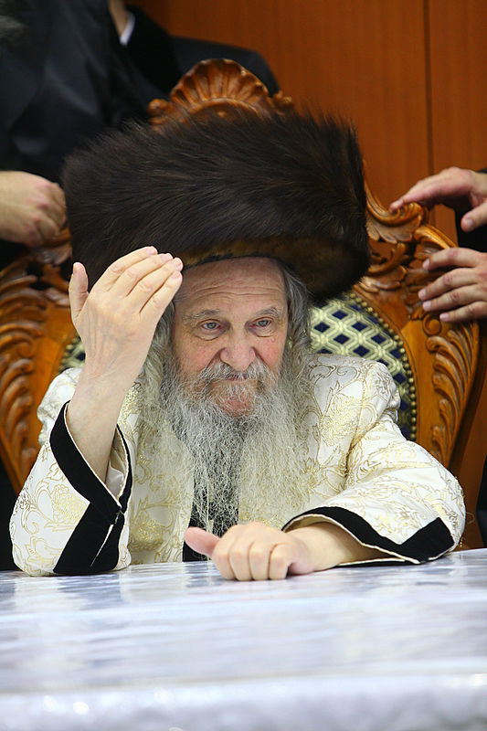 שׂוֹשׂ תָּשִׂישׂ: חתונת נכד כ"ק האדמו"ר מנדבורנא