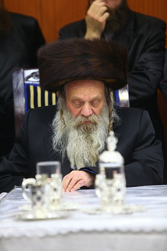 שׂוֹשׂ תָּשִׂישׂ: חתונת נכד כ"ק האדמו"ר מנדבורנא