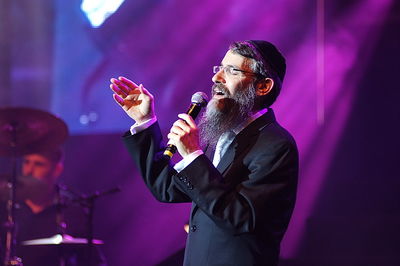 המלך בהיכל: אברהם פריד בהיכל התרבות, גלריית ענק