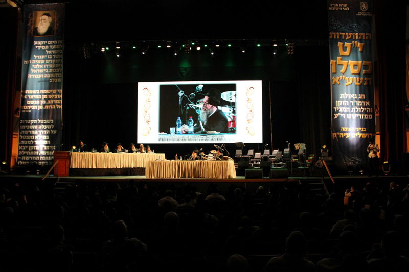 ה"חוזר" בירושלים, המזכיר בכפר-חב"ד, הנשיא ברוסיה