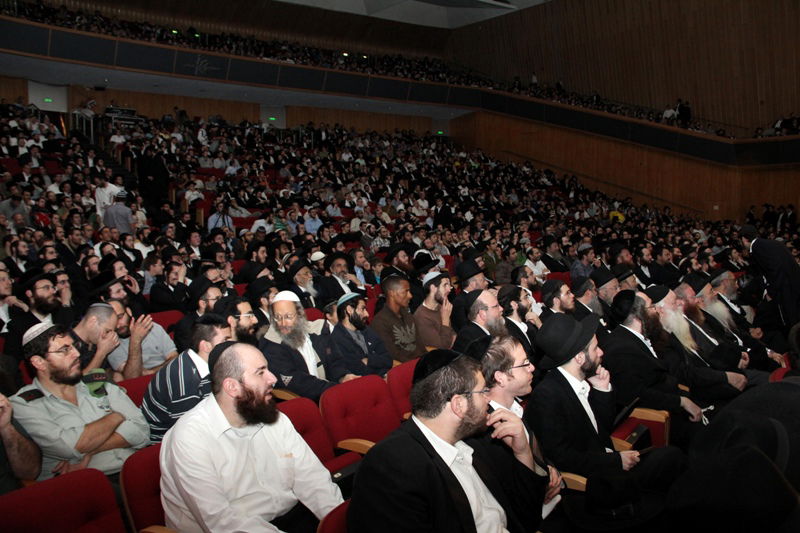 ה"חוזר" בירושלים, המזכיר בכפר-חב"ד, הנשיא ברוסיה