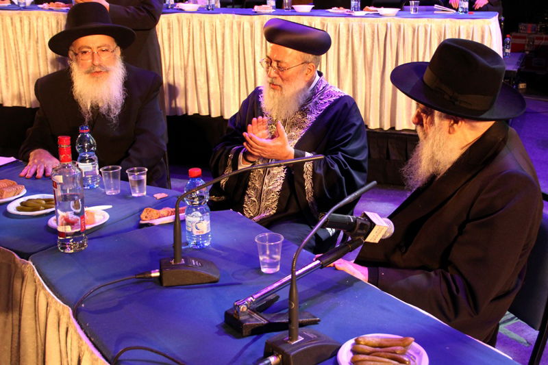 ה"חוזר" בירושלים, המזכיר בכפר-חב"ד, הנשיא ברוסיה