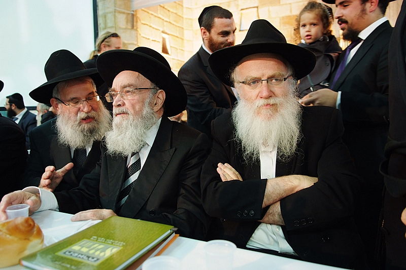 ה"חוזר" בירושלים, המזכיר בכפר-חב"ד, הנשיא ברוסיה