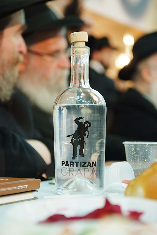 ה"חוזר" בירושלים, המזכיר בכפר-חב"ד, הנשיא ברוסיה