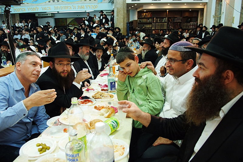 ה"חוזר" בירושלים, המזכיר בכפר-חב"ד, הנשיא ברוסיה