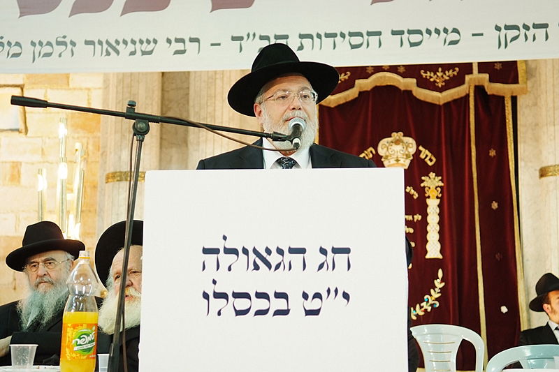 ה"חוזר" בירושלים, המזכיר בכפר-חב"ד, הנשיא ברוסיה