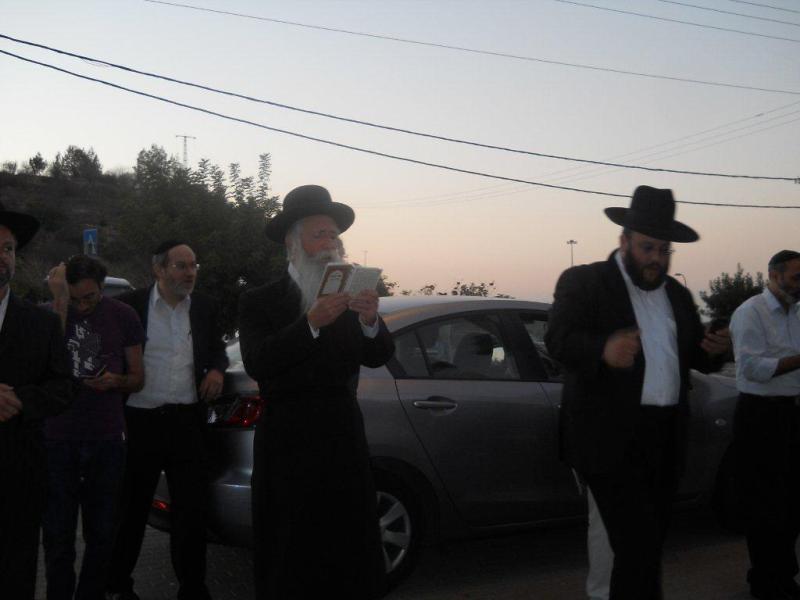 מה חיפשו אבא טורצקי והרב גרוסמן על הכביש?