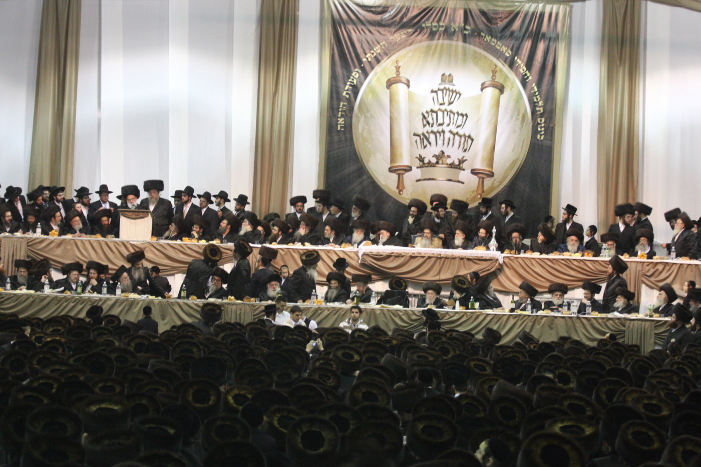 יום ההצלה בסאטמר: חגיגה אחת, שתי חצרות