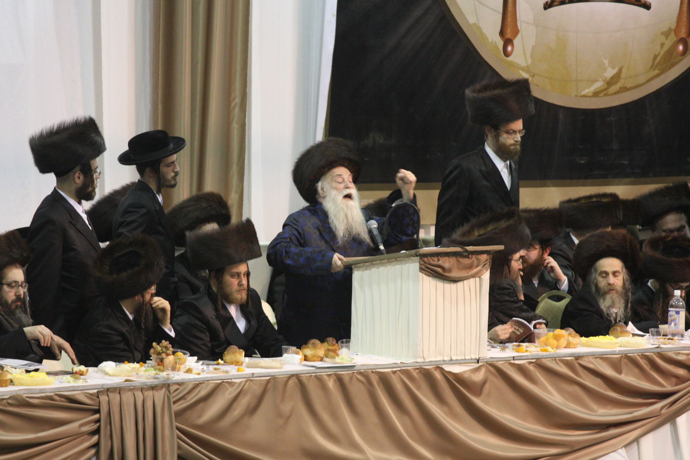 יום ההצלה בסאטמר: חגיגה אחת, שתי חצרות