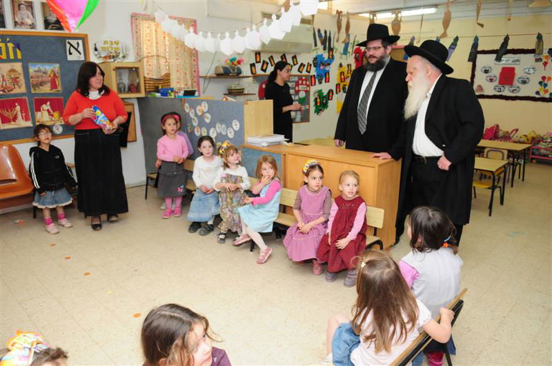 המאבק בערד: רבני חב"ד הגיעו לתמוך ברב המקומי