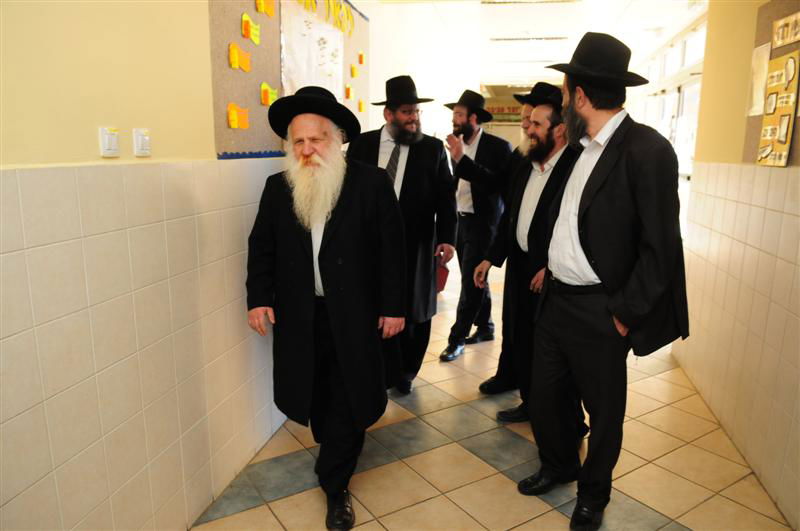 המאבק בערד: רבני חב"ד הגיעו לתמוך ברב המקומי