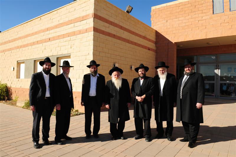 המאבק בערד: רבני חב"ד הגיעו לתמוך ברב המקומי