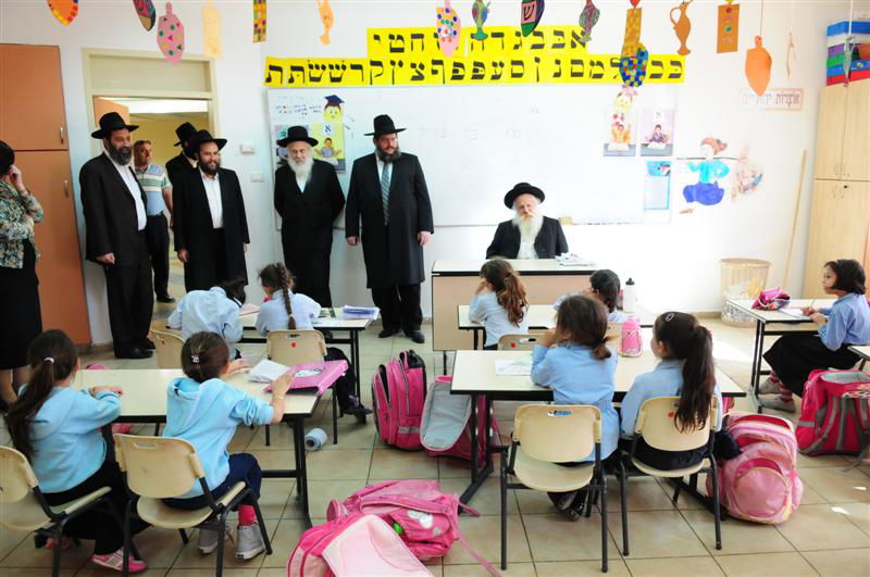 המאבק בערד: רבני חב"ד הגיעו לתמוך ברב המקומי