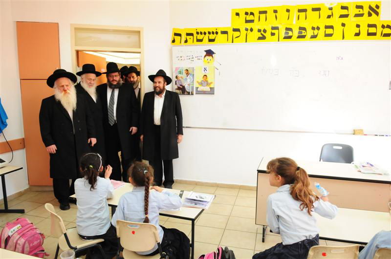 המאבק בערד: רבני חב"ד הגיעו לתמוך ברב המקומי